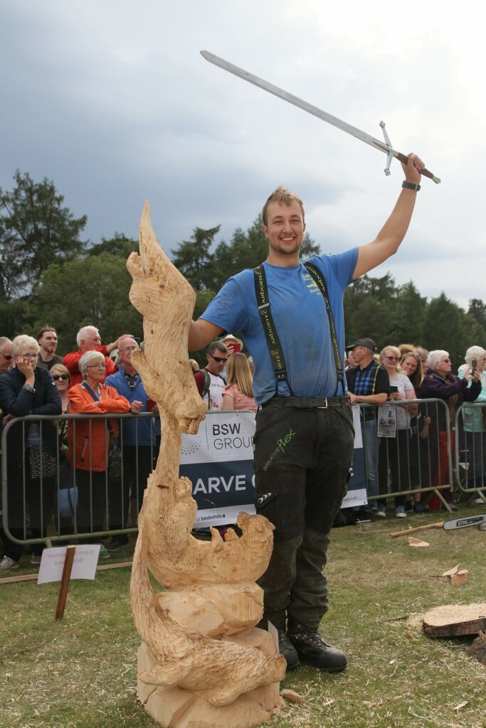 Winning Carve 2022- Utterly Otterly- Sam Bowsher